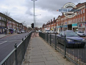 Hampstead-Garden-Suburb-Sidewalk